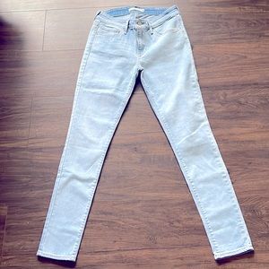 Levi’s Skinny light blue stretch denim. Size 28.